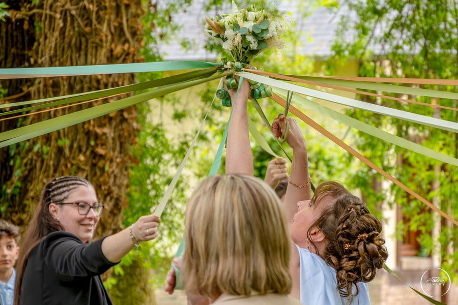 Couple mariage lumière d'été
