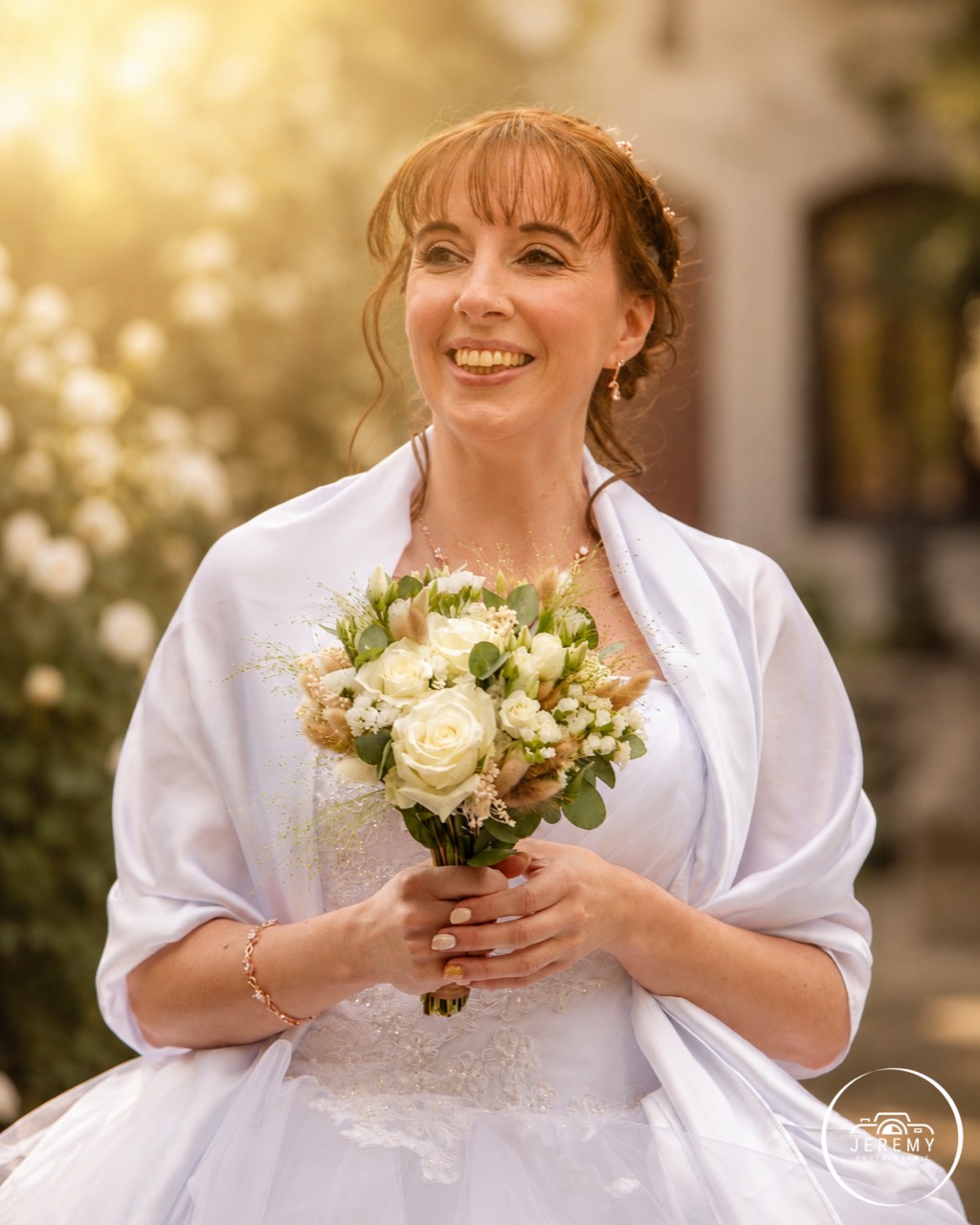 Portrait de mariée avec bouquet
